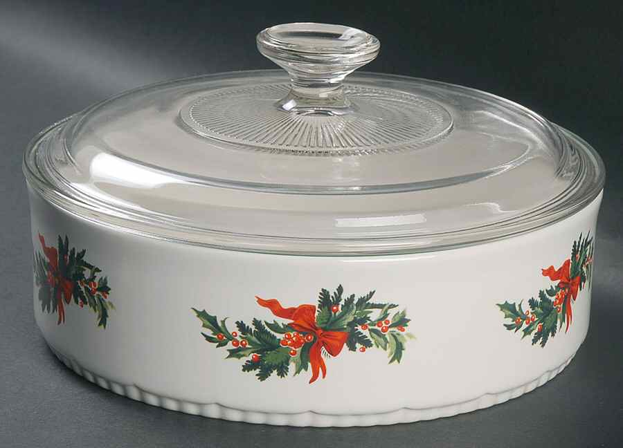 Christmas Heritage 1.5 Quart Round Covered Baker by Pfaltzgraff-1