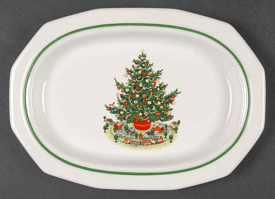 Christmas Heritage Oval Dessert Plate by Pfaltzgraff-1
