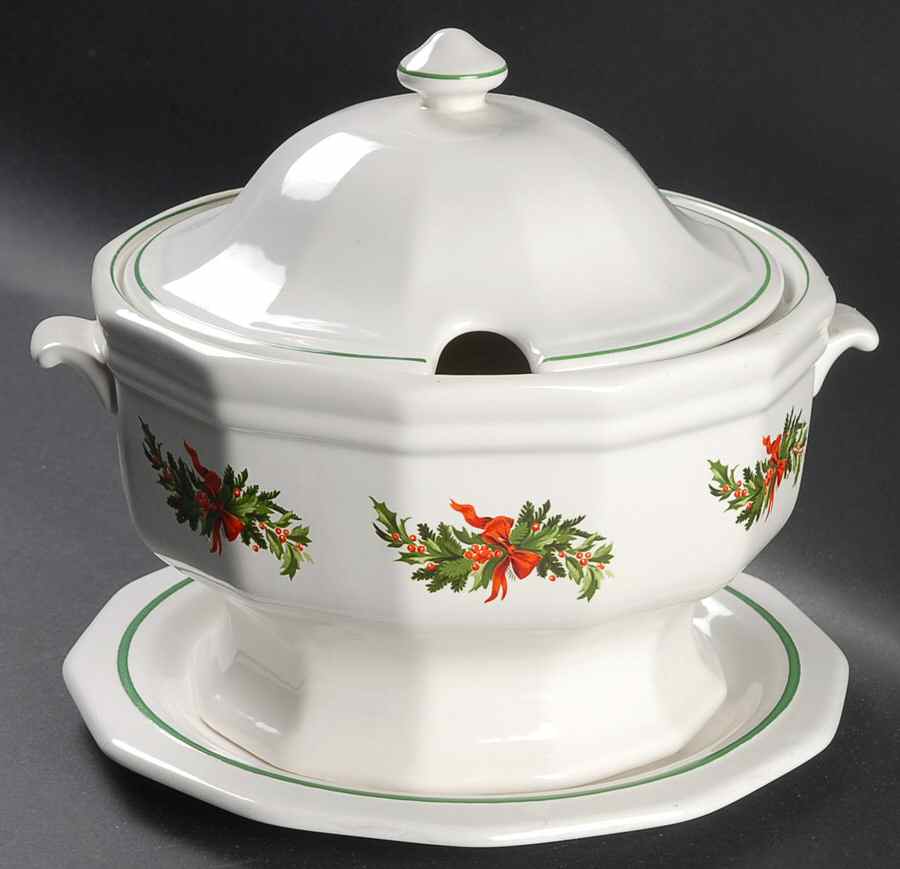 Christmas Heritage Tureen & Lid w/Underplate by Pfaltzgraff-1