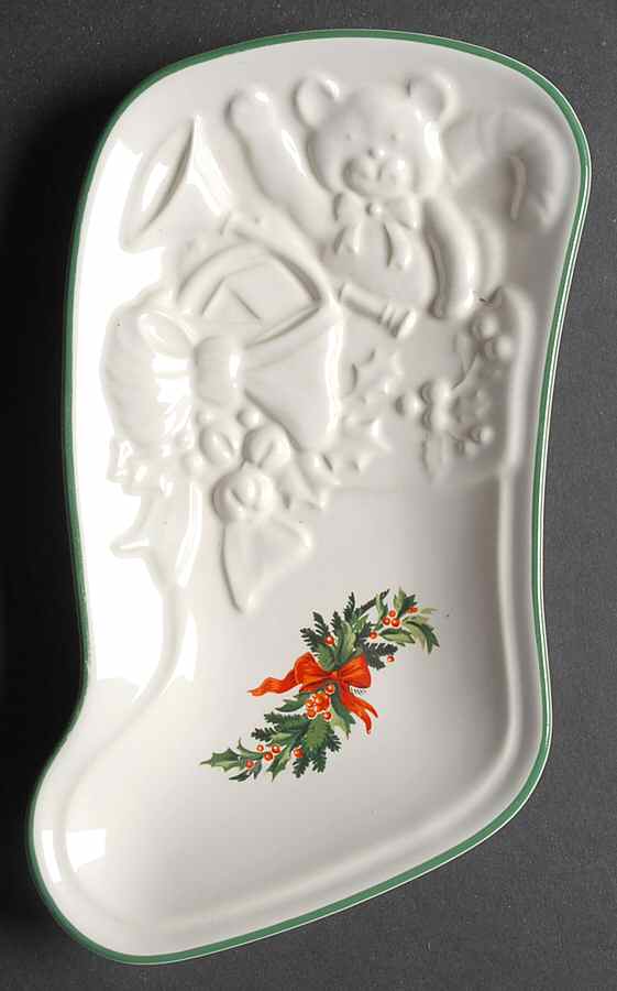 Christmas Heritage Embossed Stocking Plate by Pfaltzgraff-1