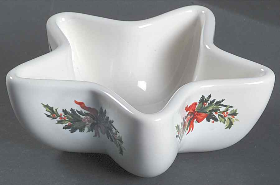 Christmas Heritage Star Shaped Dish by Pfaltzgraff-1