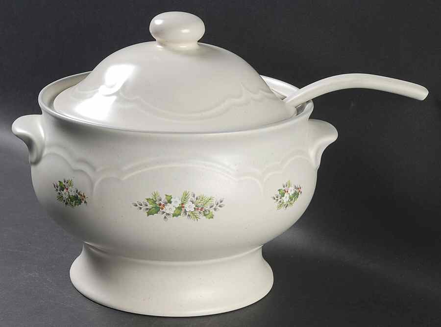 Christmas Heirloom Tureen & Lid w/Ladle by Pfaltzgraff-1