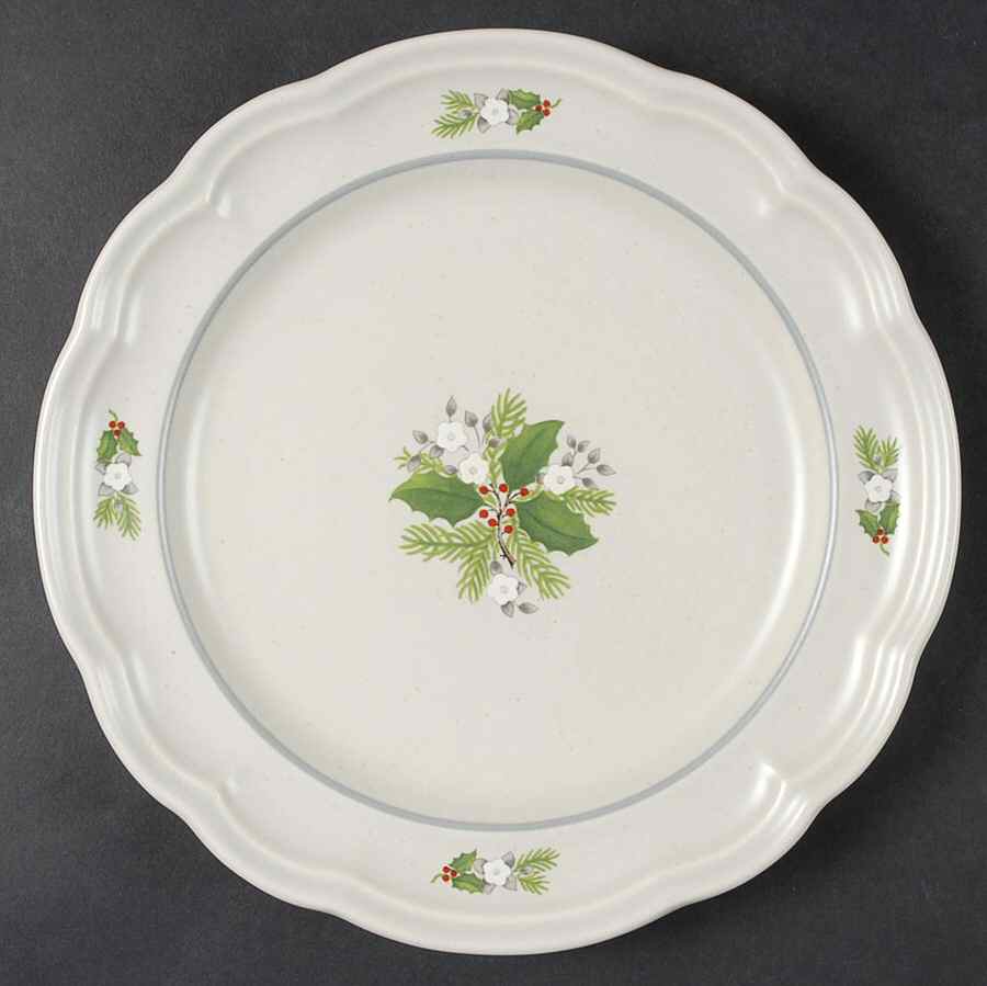 Christmas Heirloom Luncheon Plate by Pfaltzgraff-1