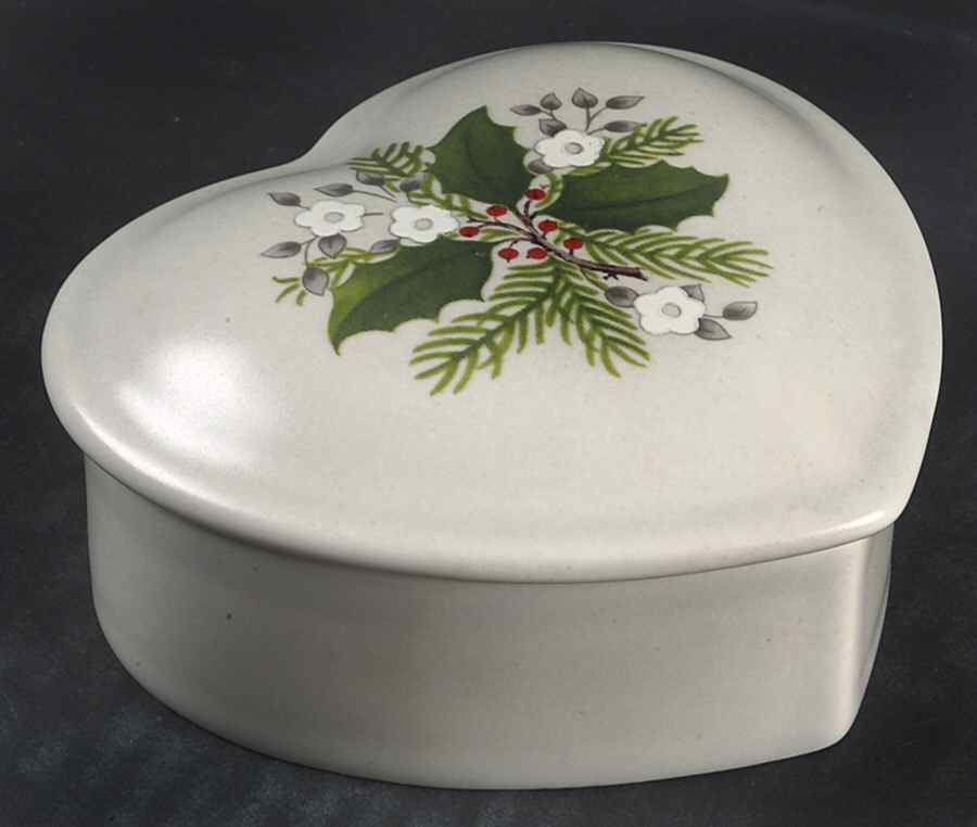 Christmas Heirloom Heart Shape Box & Lid by Pfaltzgraff-1