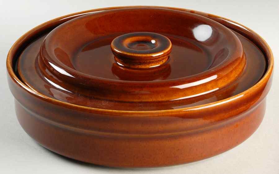 Compatibles Butterscotch 3 Quart Round Covered Casserole by Pfaltzgraff-1