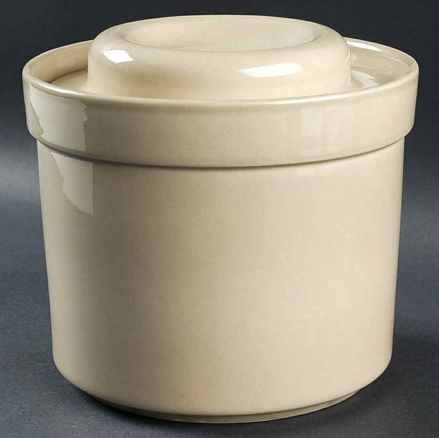 Compatibles Oatmeal Large Canister & Lid by Pfaltzgraff-1