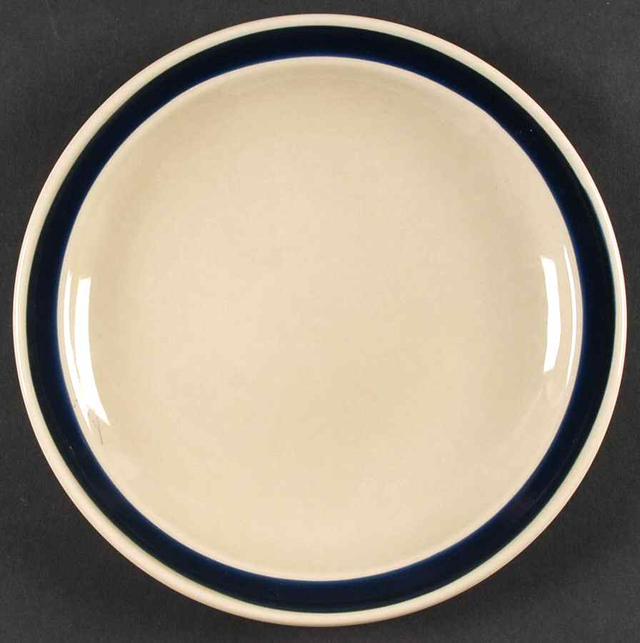 Compatibles Oatmeal and Blueberry Luncheon Plate by Pfaltzgraff-1