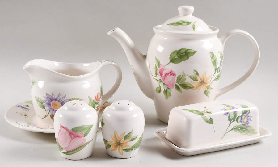 Dahlia Completer Set by Pfaltzgraff-1