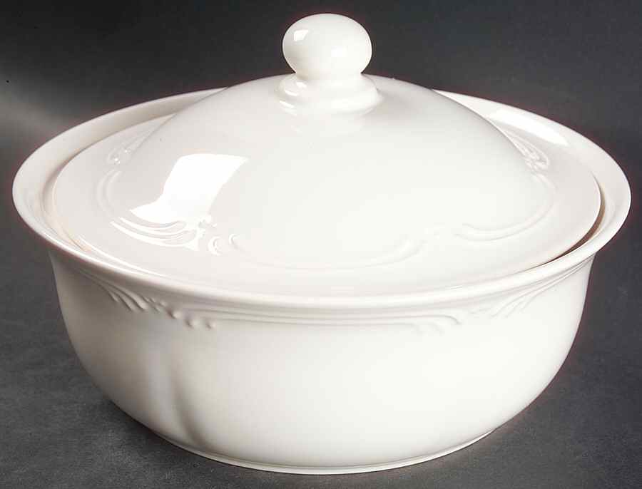 Filigree 2 Qt Round Covered Casserole by Pfaltzgraff-1