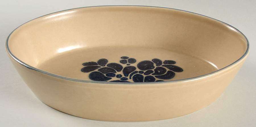 Folk Art 10" Oval Baker by Pfaltzgraff-1