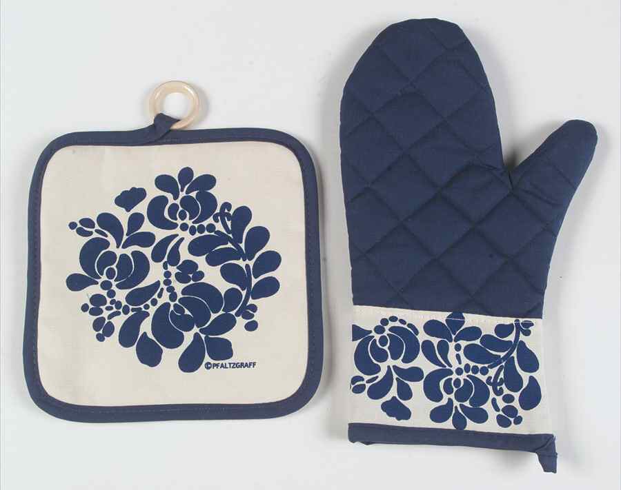 Folk Art Cloth Oven Mitt and Potholder Set by Pfaltzgraff-1