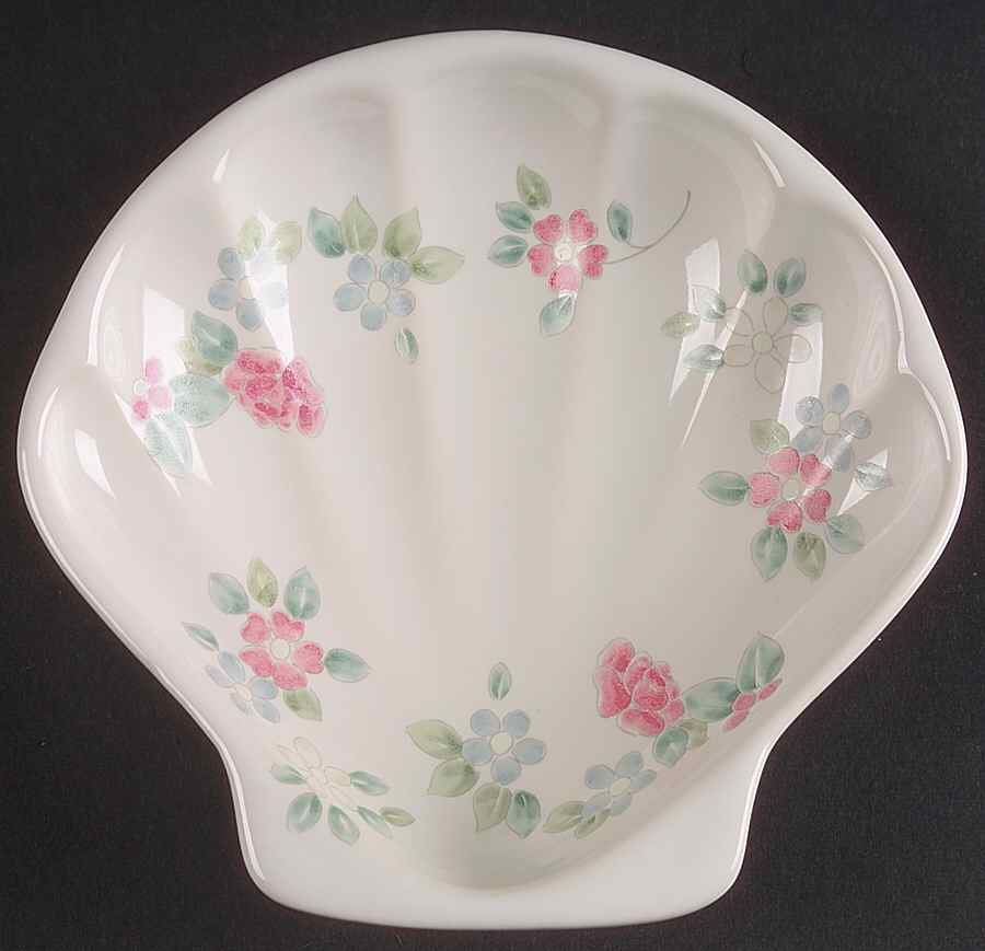 Garden Party (Spectrum Line) Small Shell Shaped Dish by Pfaltzgraff-1