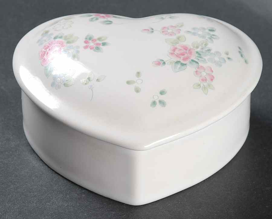Garden Party (Spectrum Line) Heart Shape Box & Lid by Pfaltzgraff-1
