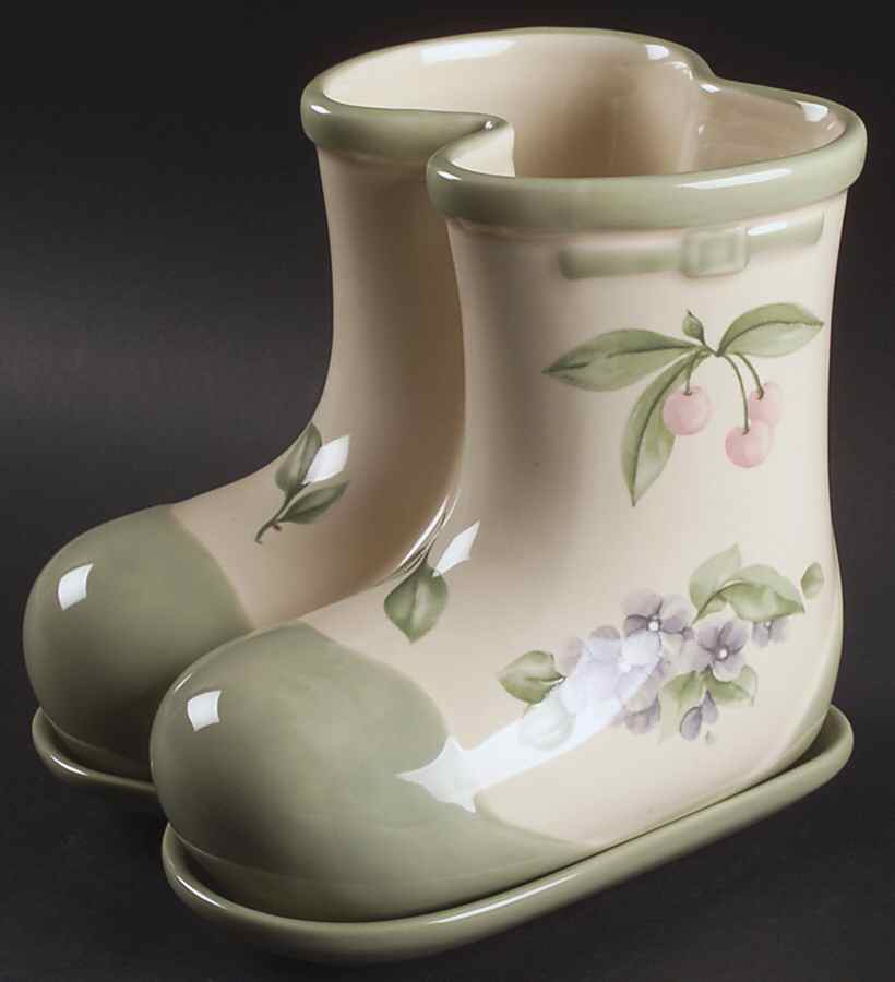 Garden Party (Garden Impressions) Boots Planter & Underplate by Pfaltzgraff-1