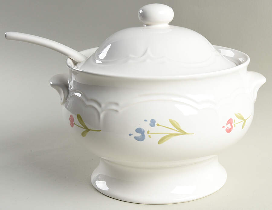 Garland Tureen & Lid w/Ladle by Pfaltzgraff-1