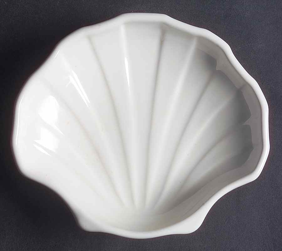 Gazebo White Shell Shaped Dish by Pfaltzgraff-1