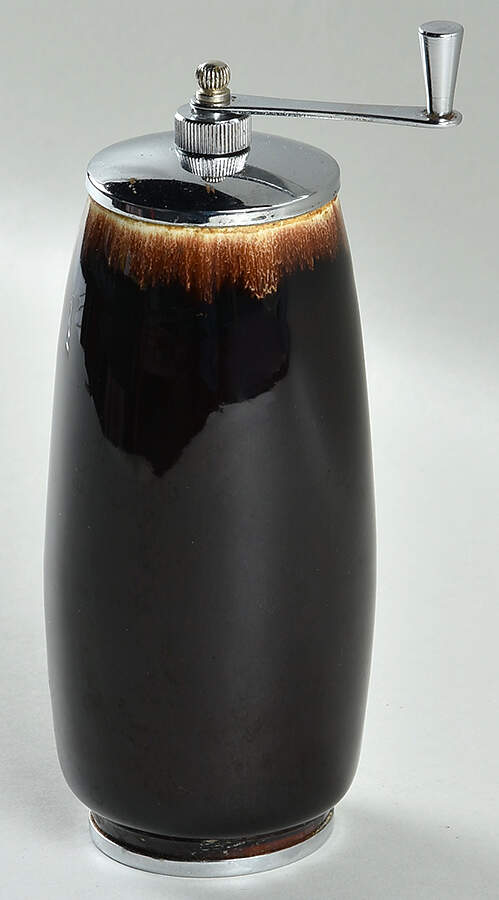 Gourmet Brown Pepper Mill by Pfaltzgraff-1