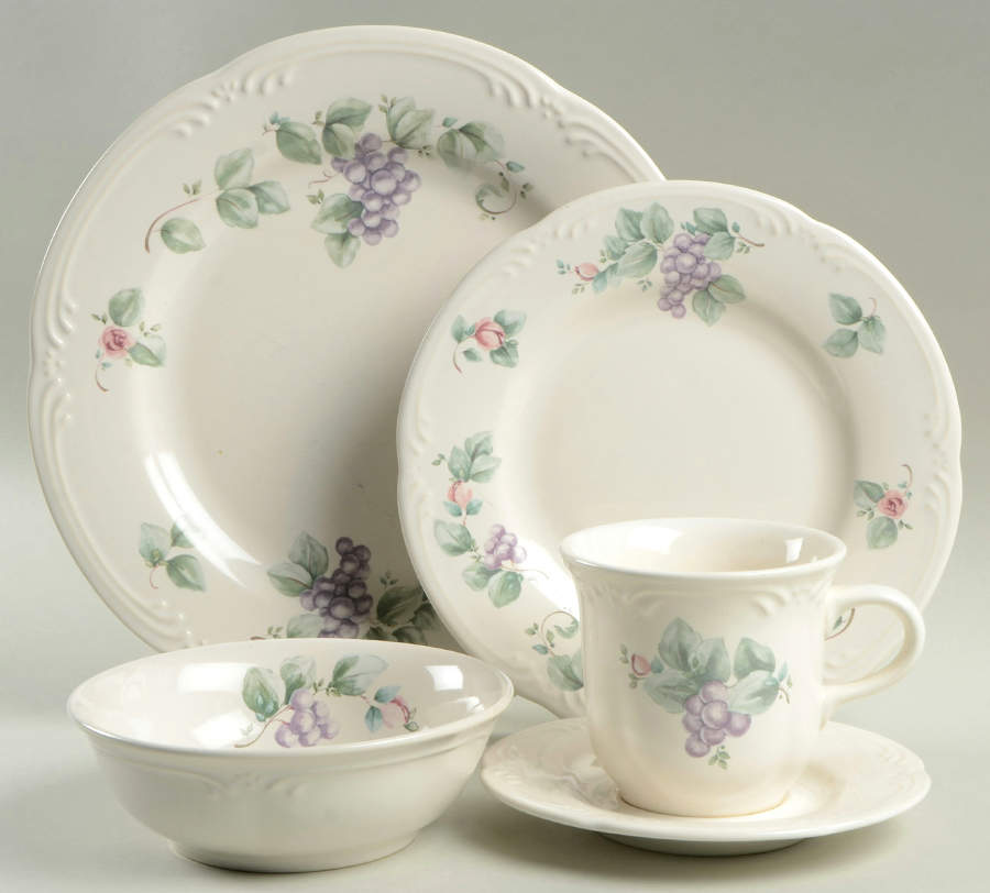 Grapevine 40 Piece Estate Set by Pfaltzgraff-1