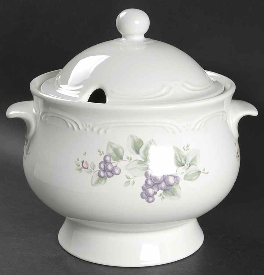 Grapevine Tureen &  Lid by Pfaltzgraff-1