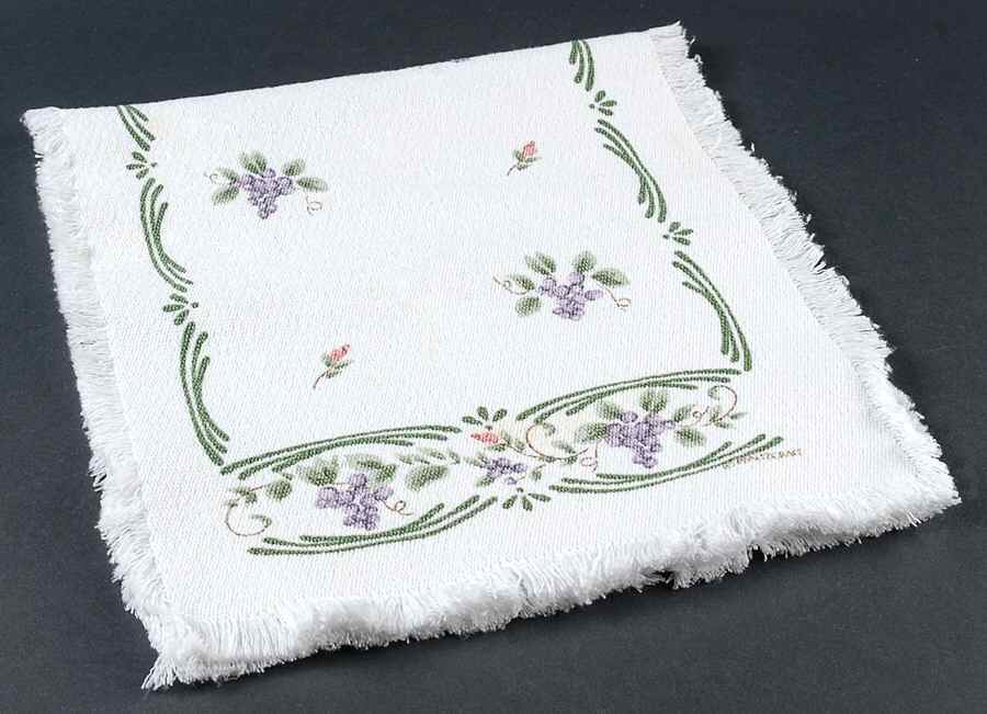 Grapevine Cloth Table Runner by Pfaltzgraff-1