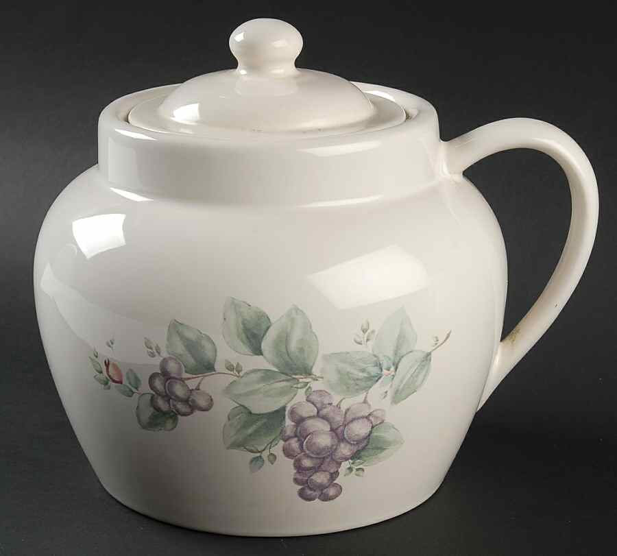 Grapevine Bean Pot & Lid by Pfaltzgraff-1