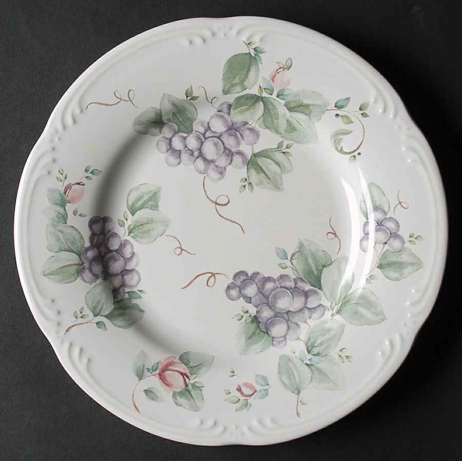 Grapevine Luncheon Plate by Pfaltzgraff-1