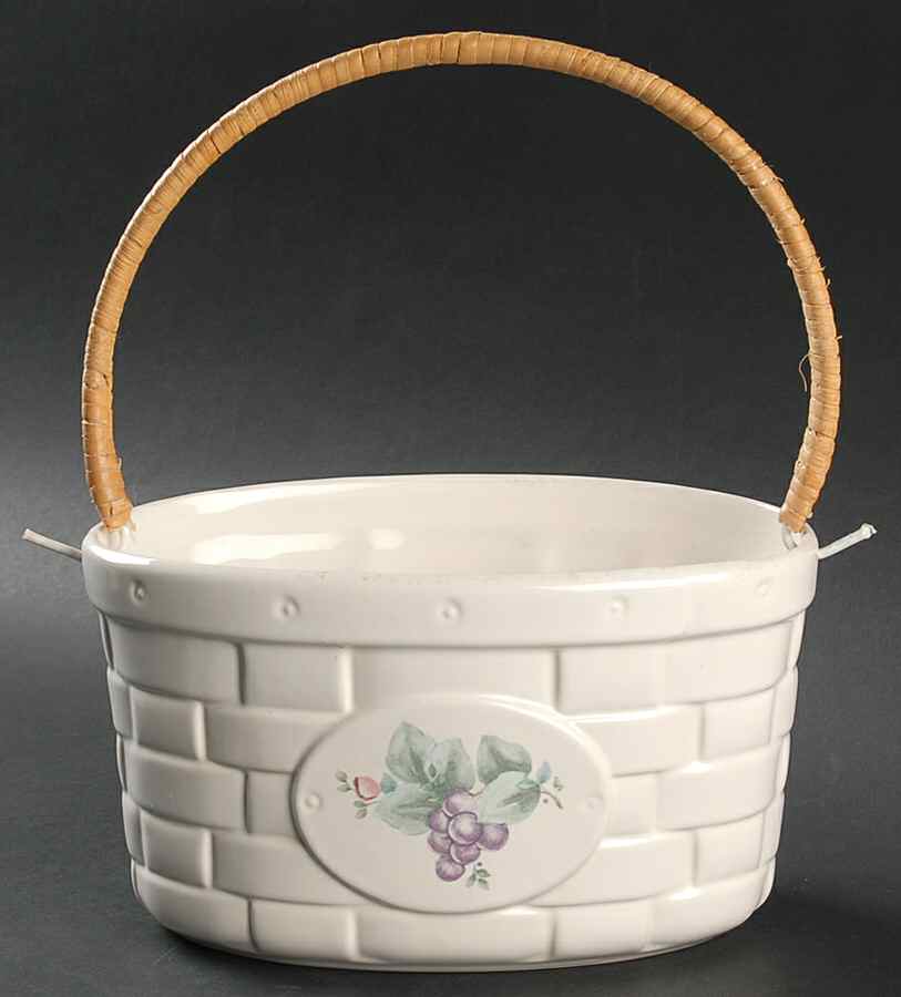 Grapevine Medium Basket with Handle by Pfaltzgraff-1