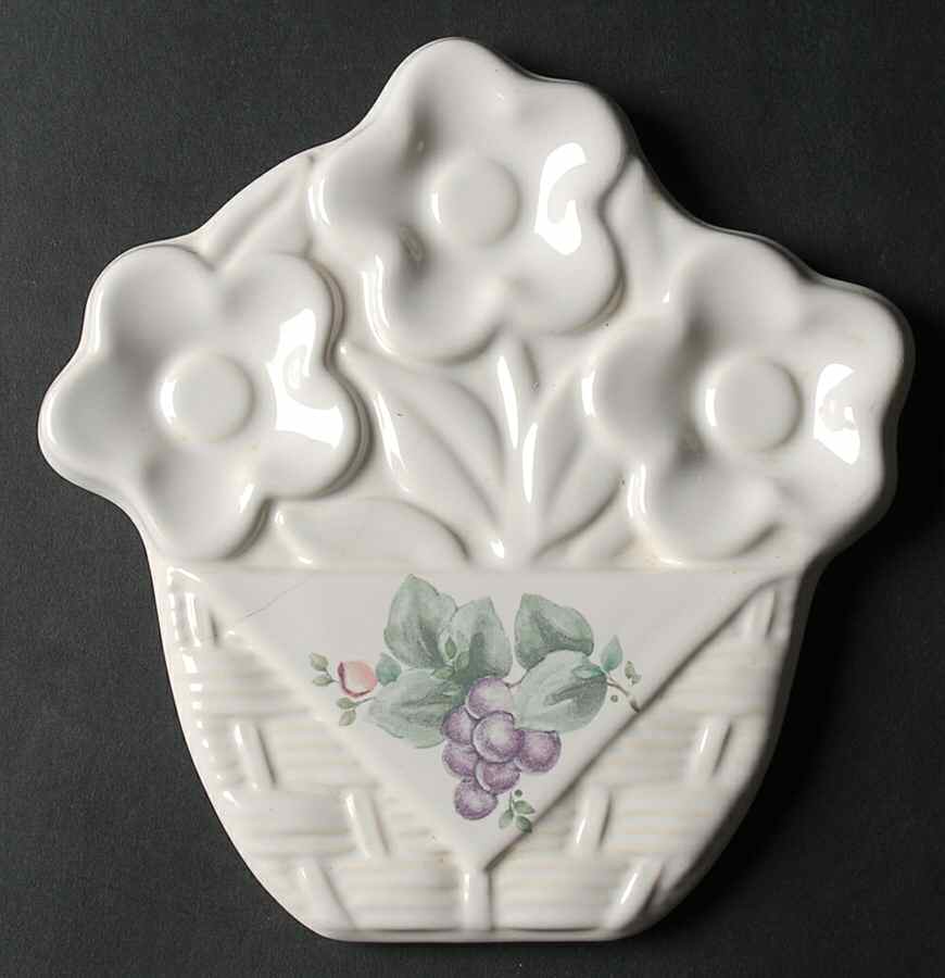 Grapevine Sculpted Trivet by Pfaltzgraff-1