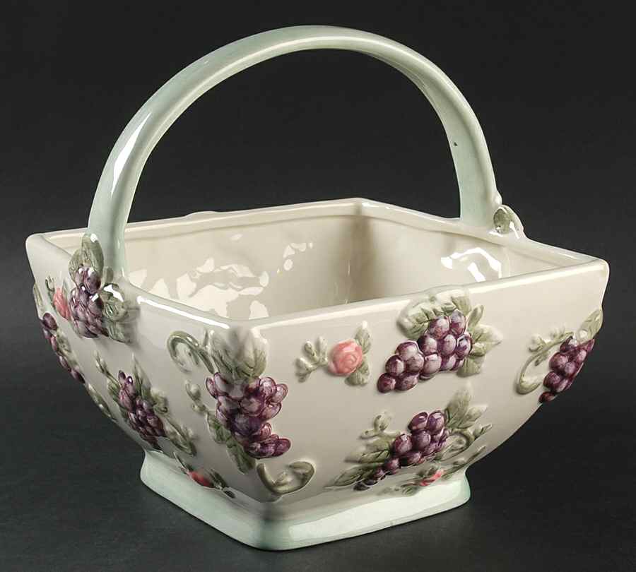 Grapevine Sculpted Basket by Pfaltzgraff-1
