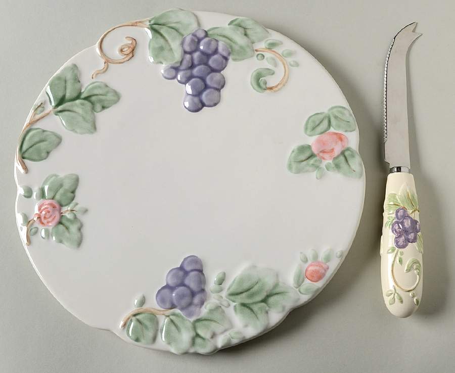 Grapevine Cheese Tray/Board and Sculpted Slicer by Pfaltzgraff-1
