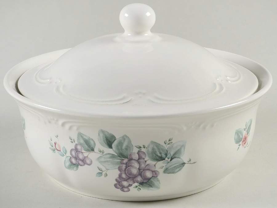Grapevine 2 Qt Round Covered Casserole by Pfaltzgraff-1