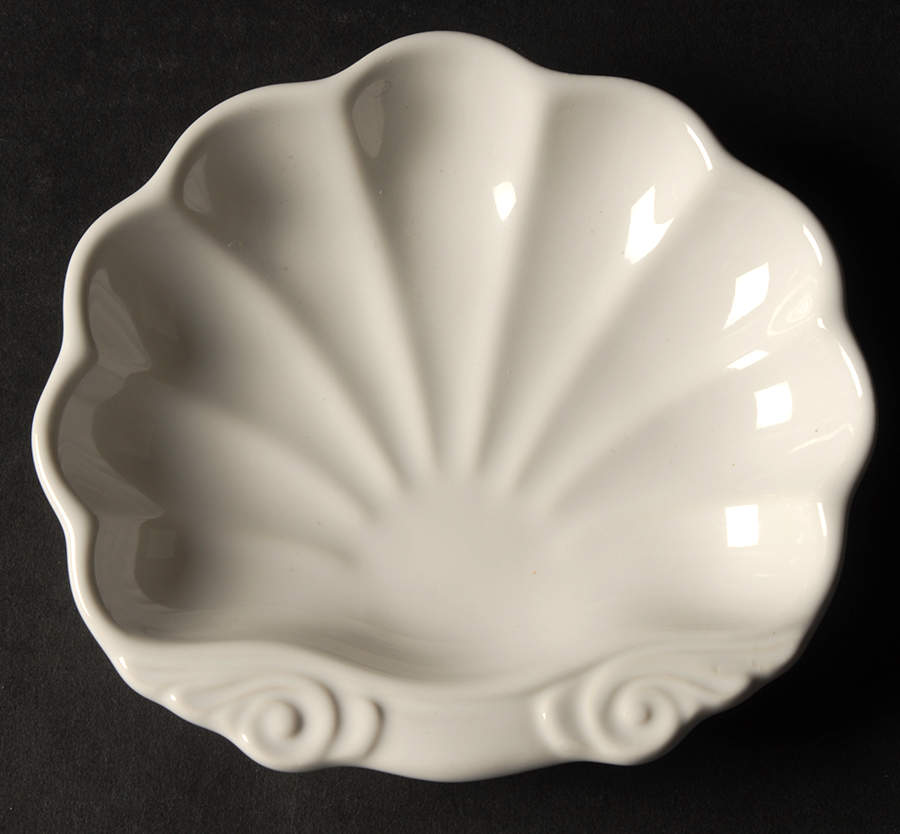 Hearth Shell Shaped Dish by Pfaltzgraff-1