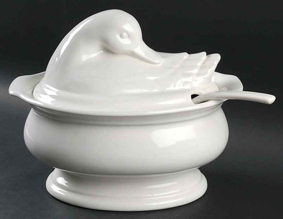 Hearth Oval Tureen with Lid & Ladle by Pfaltzgraff-1