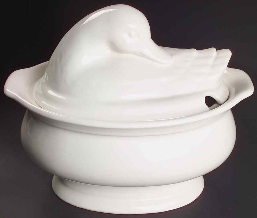 Hearth Oval Tureen & Lid by Pfaltzgraff-1