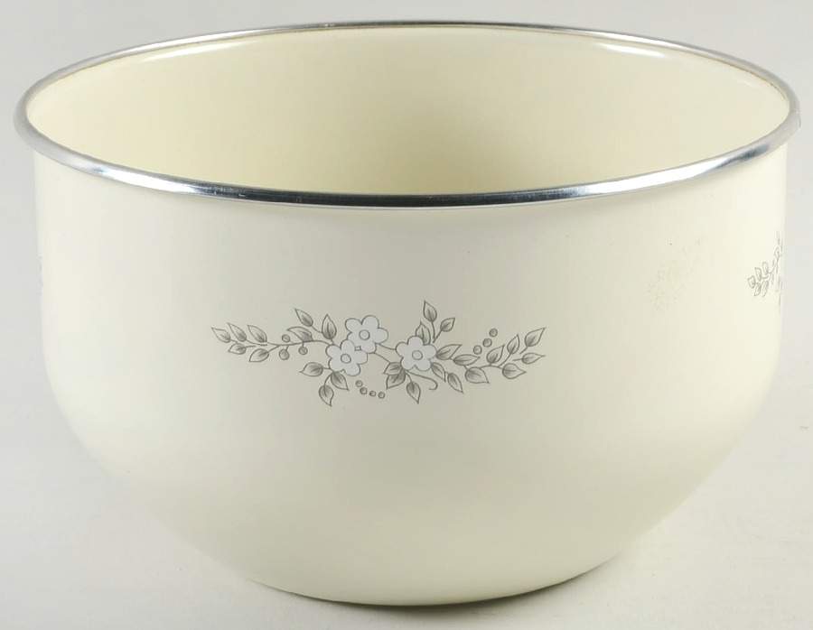 Heirloom 7 3/4" Metal Bowl by Pfaltzgraff-1
