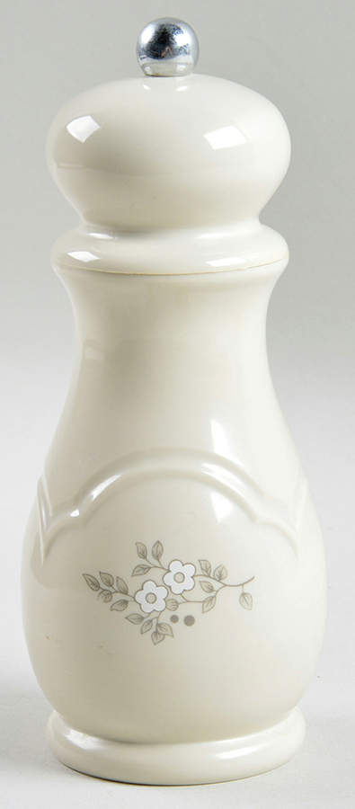 Heirloom Plastic Pepper Mill by Pfaltzgraff-1