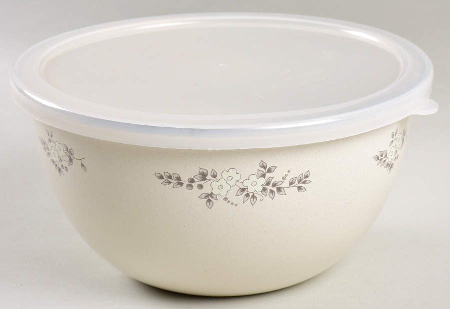 Heirloom 71/4" Metal Bowl W/Plastic Lid by Pfaltzgraff-1