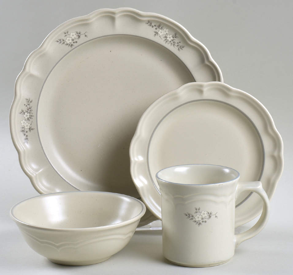 Heirloom 4 Piece Place Setting by Pfaltzgraff-1