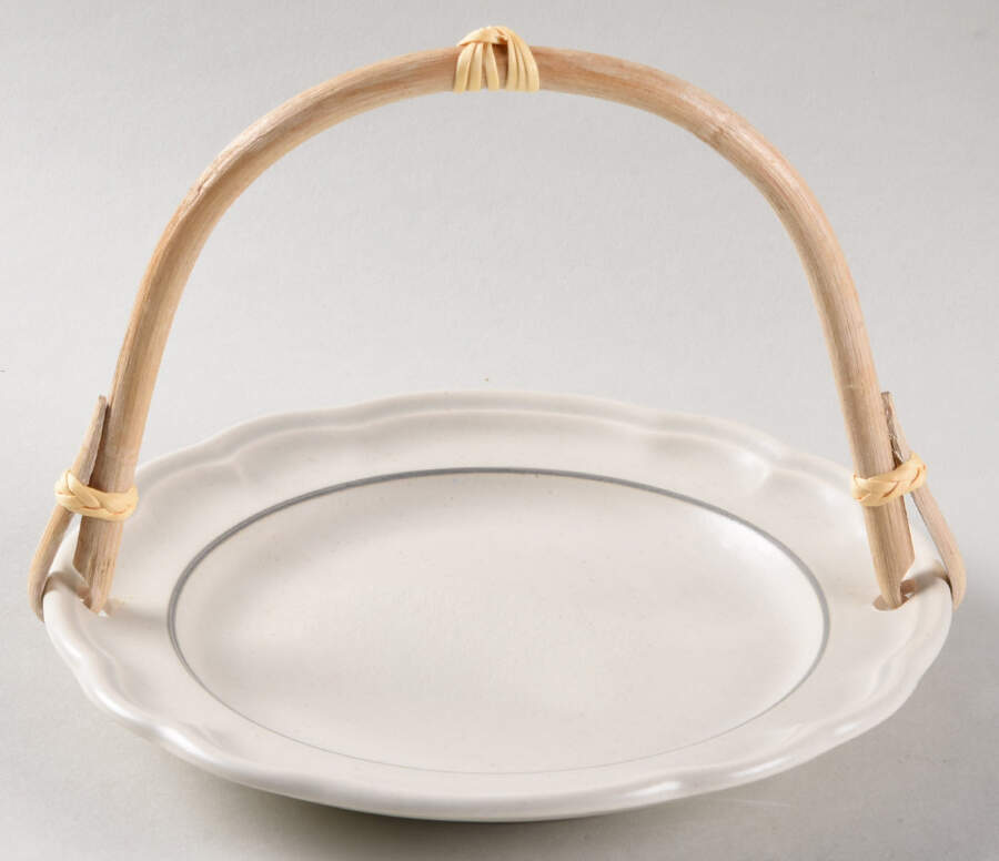 Heirloom 5 3/8"-5 5/8" Bamboo Handled Serving Plate  HC by Pfaltzgraff-1