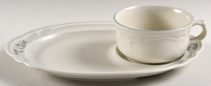 Heirloom Snack Tray & Soup Mug Set by Pfaltzgraff-1