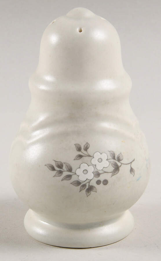 Heirloom Pepper Shaker by Pfaltzgraff-1