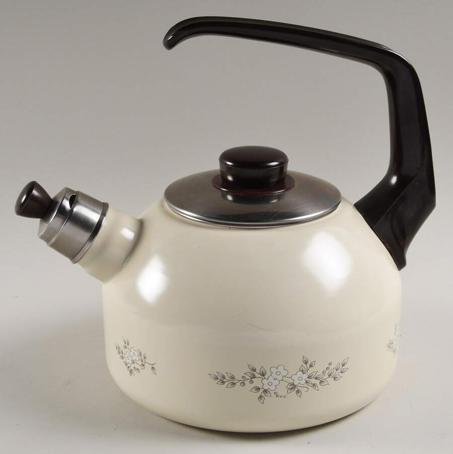 Heirloom Metal Kettle & Lid by Pfaltzgraff-1