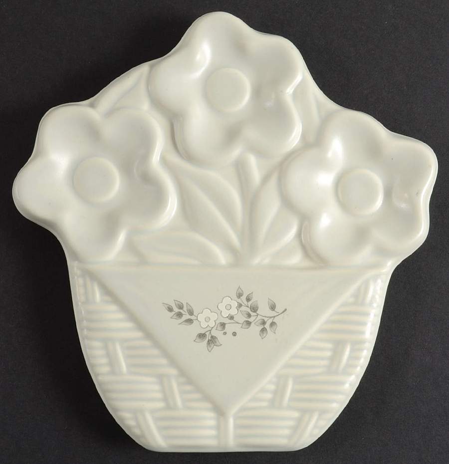 Heirloom Sculpted Trivet by Pfaltzgraff-1