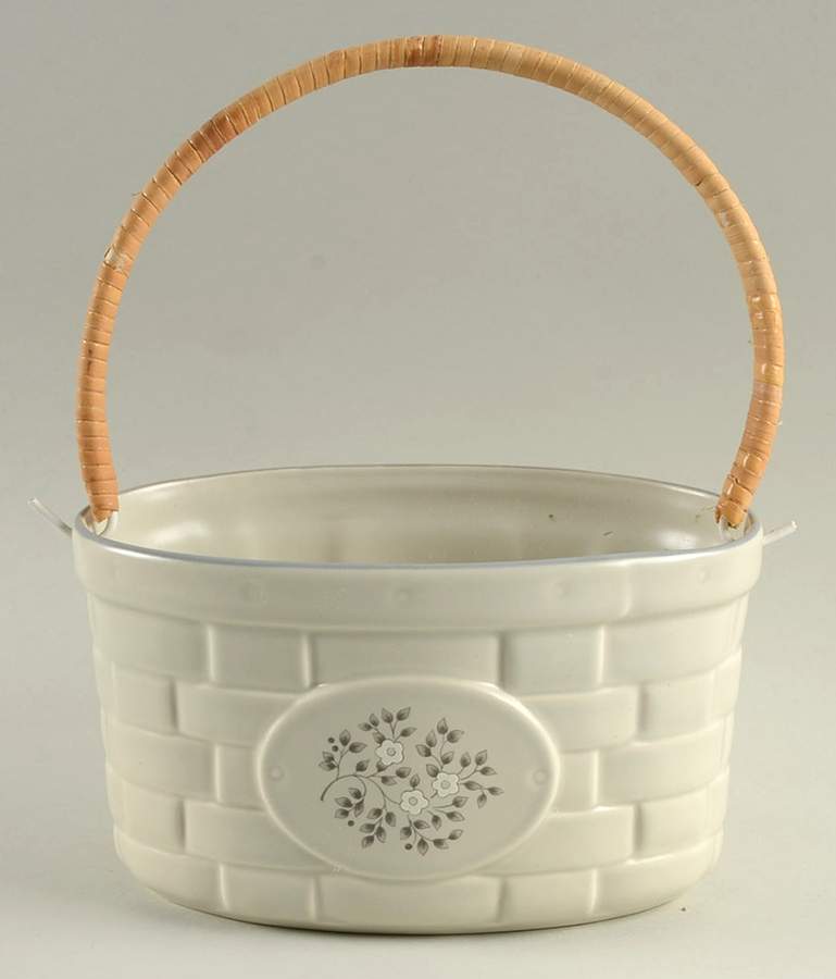 Heirloom Medium Basket with Handle by Pfaltzgraff-1