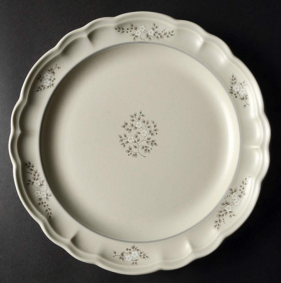 Heirloom Large Dinner Plate by Pfaltzgraff-1