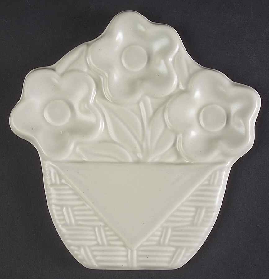 Heirloom Sculpted Trivet by Pfaltzgraff-1