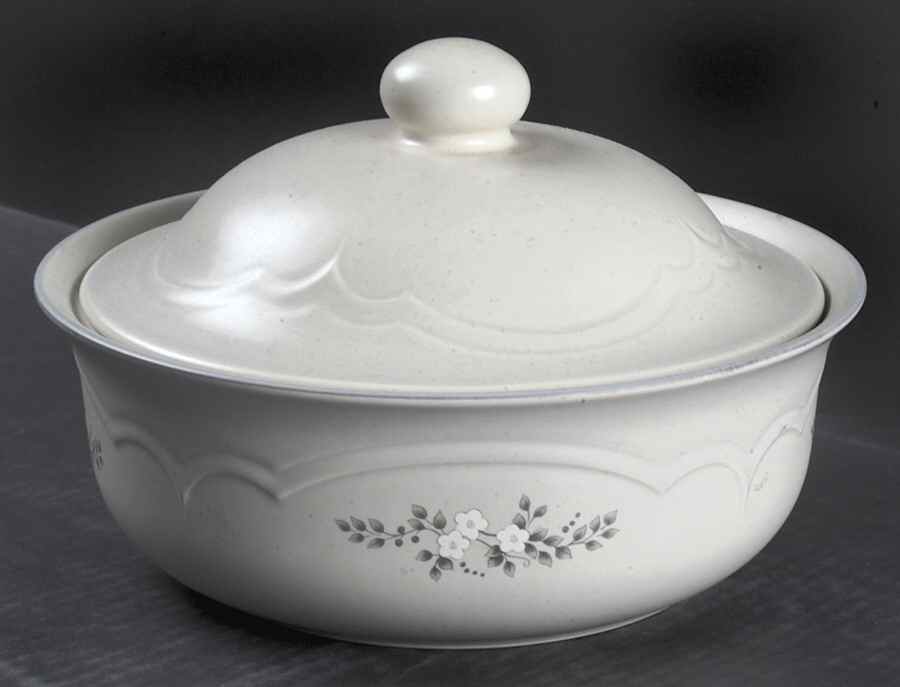 Heirloom 2 Qt Round Covered Casserole by Pfaltzgraff-1
