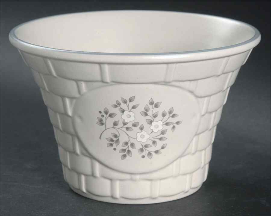 Heirloom Medium Basket, No Handle by Pfaltzgraff-1