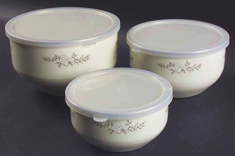 Heirloom (3 Piece) Metal Bowl Set with Lid by Pfaltzgraff-1