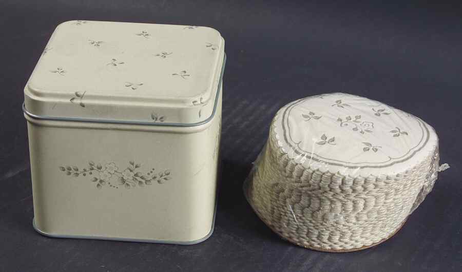 Heirloom Paper Coasters with Metal Box by Pfaltzgraff-1